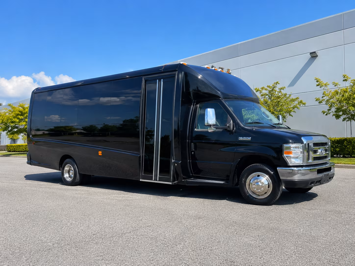 Jackson Winery Tour & Pub Crawl Transportation party bus exterior